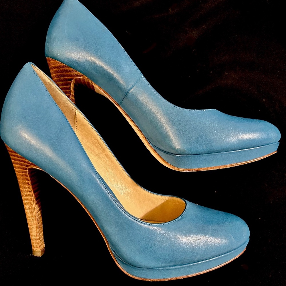 Cole Haan women's leather up leather sole blue pumps size 8.5
